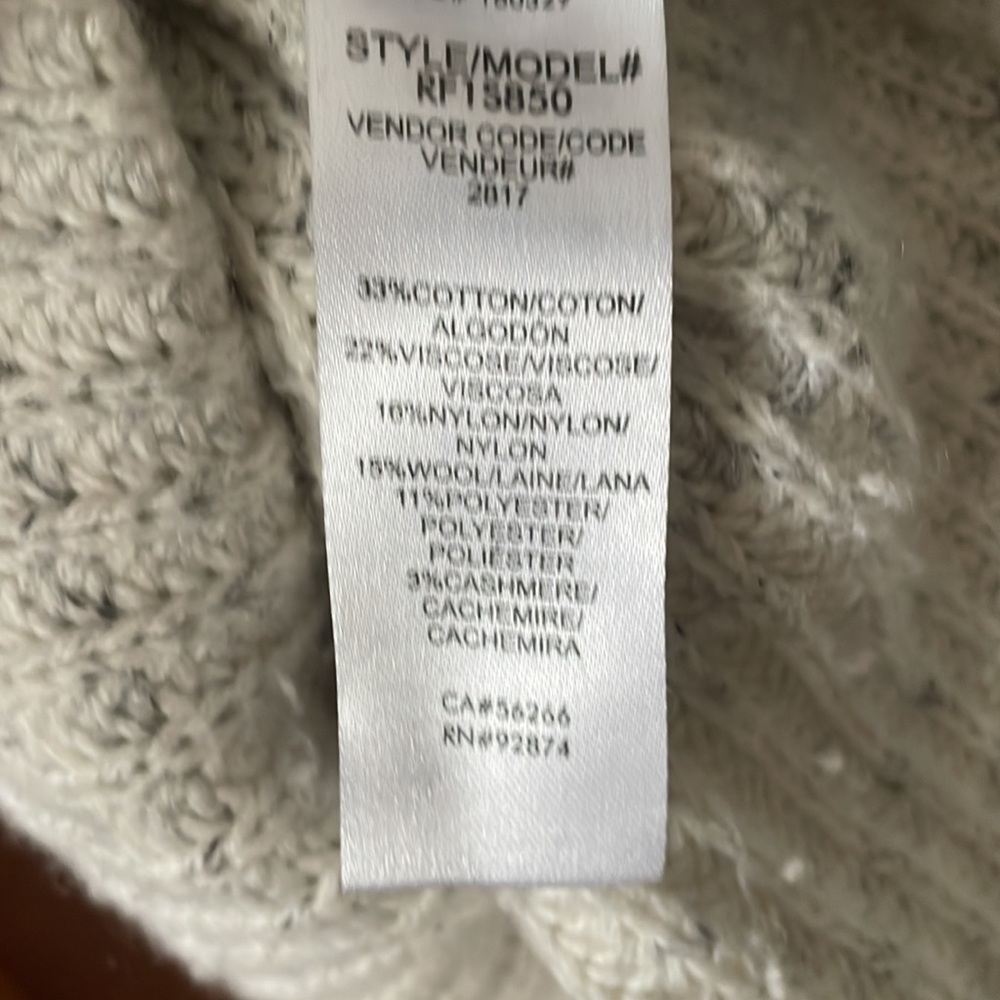 Splendid Sweater - Picture 9 of 9